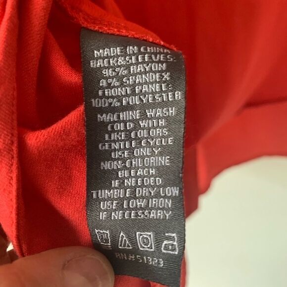 VINCE CAMUTO RED STRETCH PANEL TOP - Picture 6 of 6